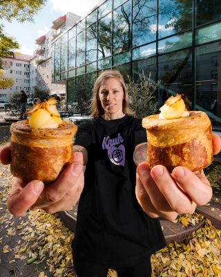 Naša cukrárka Katka sa pred pár dňami vydala na samozber a doniesla si košík plný krásnych jabĺk Evelina: šťavnatých,...