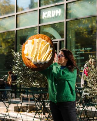 Mrkva, karamel, vanilka. Tri chute, ktoré sa stretli v jednej krehkej vrstve cesta. 🥕🍰 Náš nový danish v sebe nesie dušu...