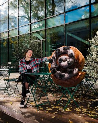 Novinka v našej vitríne: OREO Crookie ✨ Pamätáte si jeden z našich sobotných špeciálov, ktorý zmizol rýchlejšie, než...