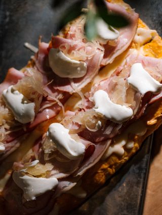 ❄️ Príďte zajtra na sobotný špeciál - Pizza ala “kapustnica”. 🍕 Možno to znie bláznivo, ale verte nám, chuť kapustnice na...